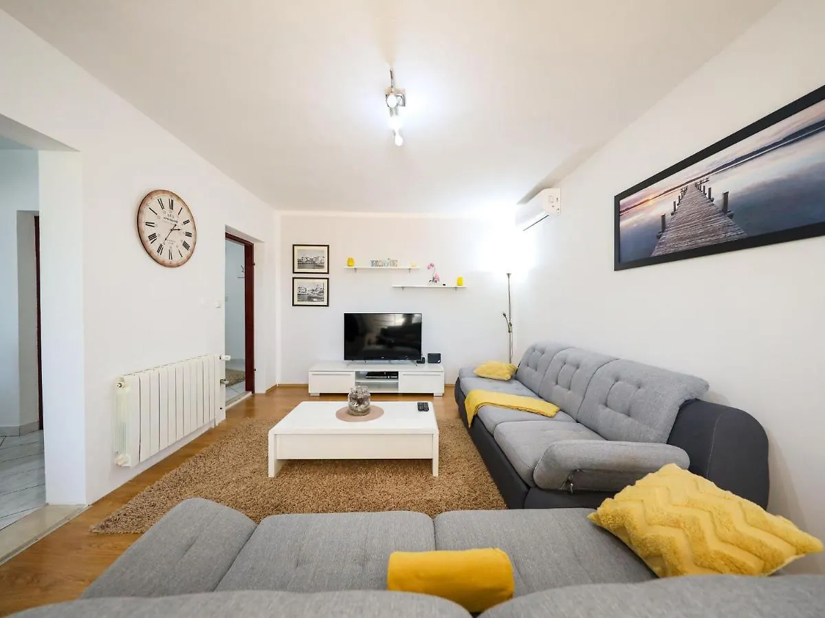 Lovely Holiday Home In Policnik With Private Pool