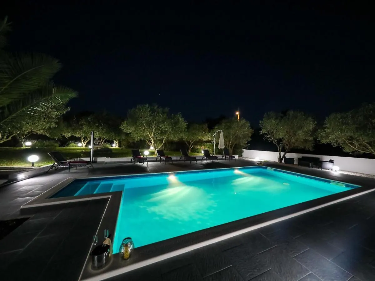 Lovely Holiday Home In Policnik With Private Pool